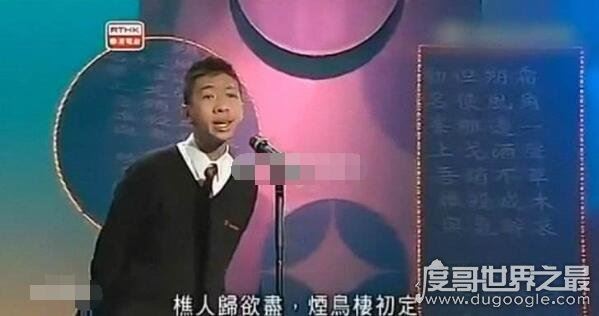 香港朗诵哥梁逸峰朗诵原版视频，如今大学毕业成为中文老师