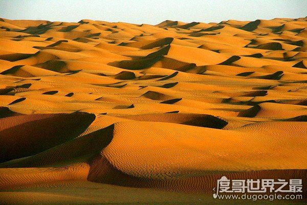 中国最大的沙漠排名，第一为塔克拉玛干沙漠(33.76万平方千米)