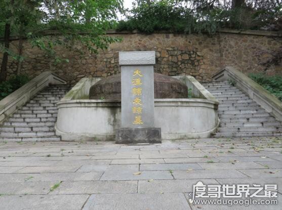 陈友谅墓位于武汉，他是元末农民起义的领袖(是朱元璋的老对手)