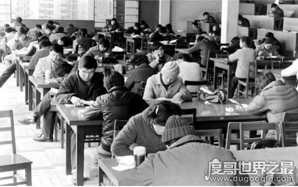 恢复高考是哪一年，1977年恢复高考(首届570万考生录取不到30万)