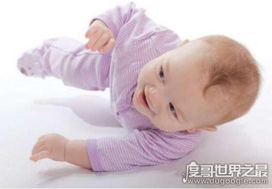 一月睡二月哭三月认人四月翻身，0-12月婴儿最全发育口诀