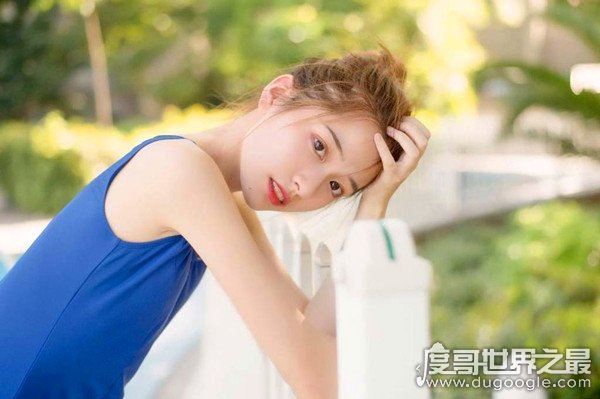 钓凯子什么意思，就是指女人勾引到了金龟婿(词意不好少说)