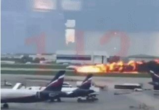 突发！俄罗斯一客机起火41人遇难，事故原因疑似遭雷击