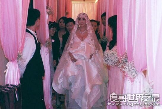 毛宁老婆李静萍是酒吧女,一手捧红毛宁和杨钰莹金童玉女