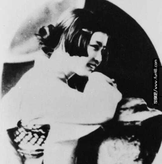 太宰治为什么自杀?太宰治五次自杀!