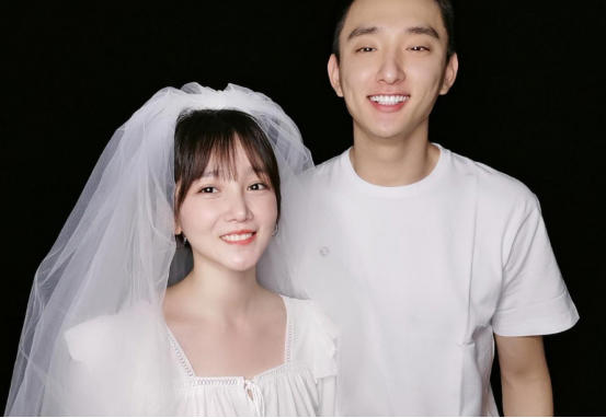 于小彤陈小纭婚纱照曝光,二人夫妻相十足,网友:太有爱
