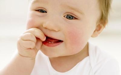 婴儿什么时候开始长牙？
