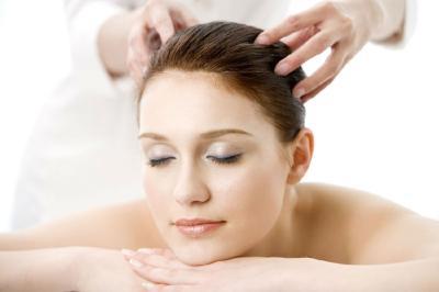 头皮发痒：5种常见原因和最佳治疗