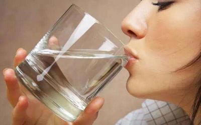 喝水减肥的方法