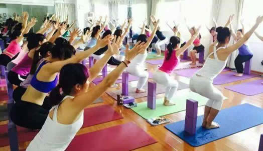 如何当瑜伽教练:想当瑜伽教练这里教你方法