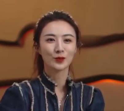 薇娅带丁真游西湖，薇娅的真名叫什么年龄